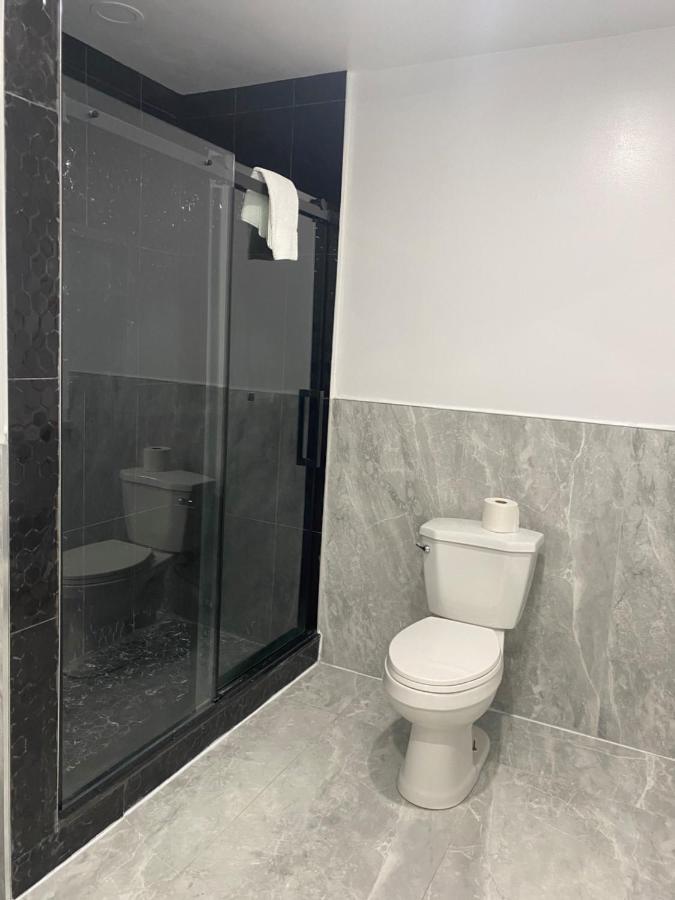 Hotel Bedford Ґодріч Екстер'єр фото
