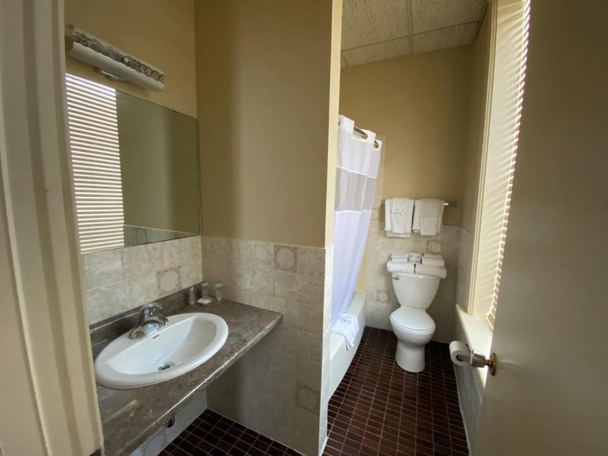 Hotel Bedford Ґодріч Екстер'єр фото