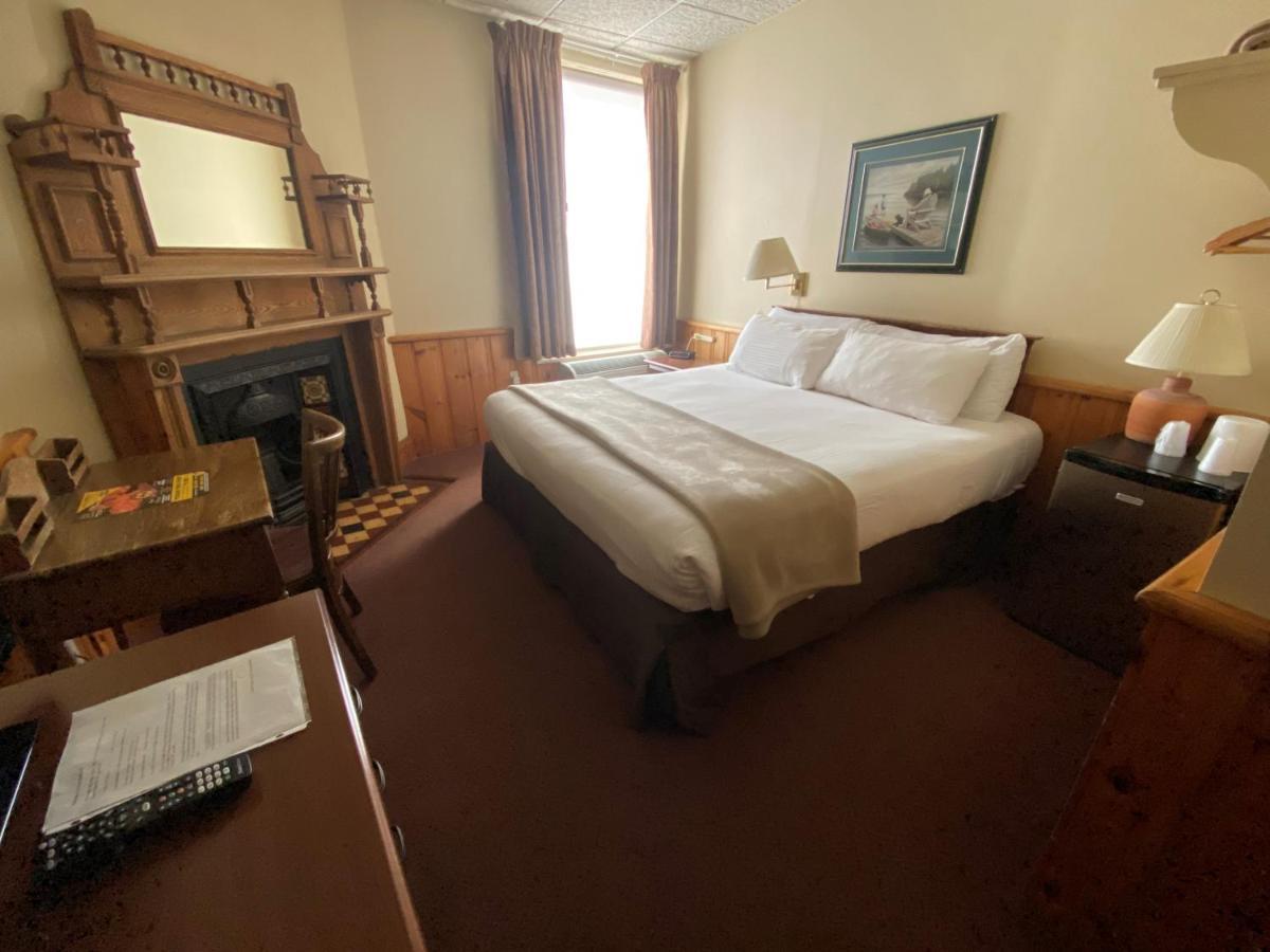 Hotel Bedford Ґодріч Екстер'єр фото