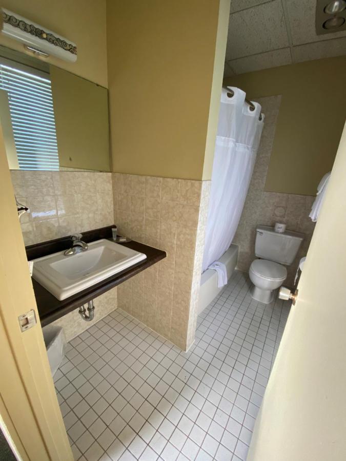 Hotel Bedford Ґодріч Екстер'єр фото