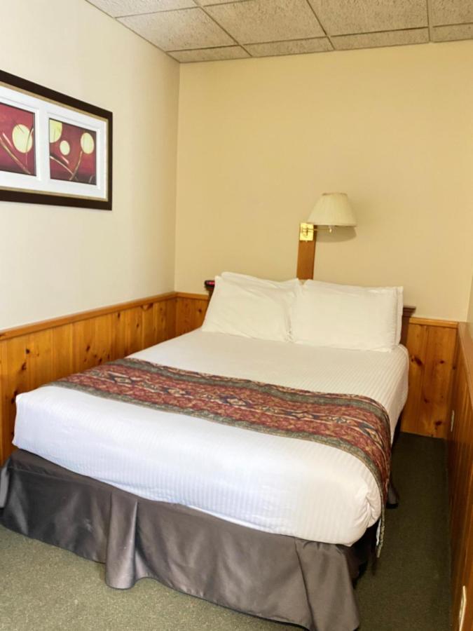Hotel Bedford Ґодріч Екстер'єр фото