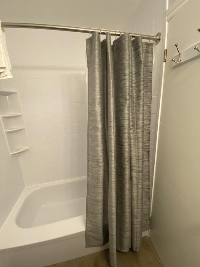 Hotel Bedford Ґодріч Екстер'єр фото